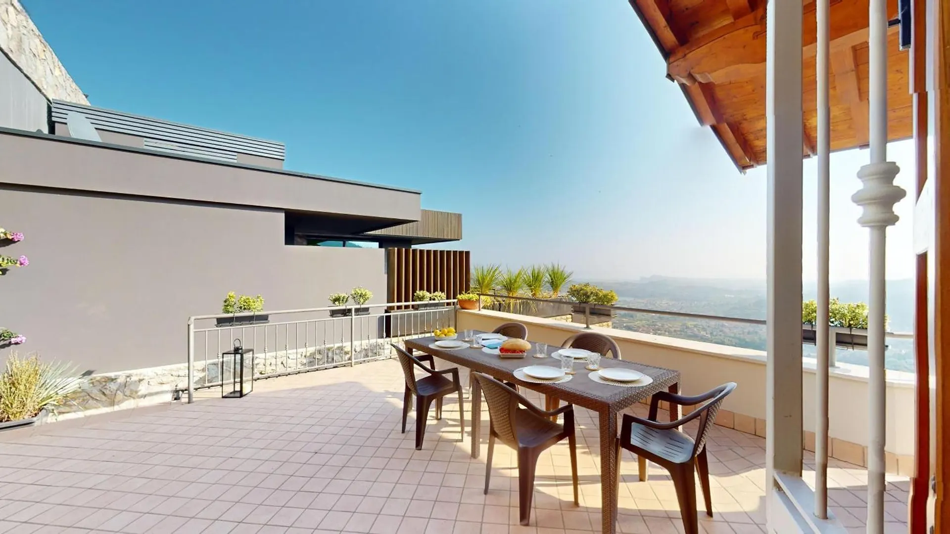 アパート Terrazza Sul Golfo By Bookinggardalake Villanuova sul clisi イタリア